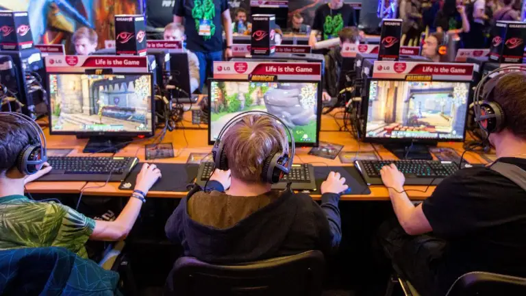 Pro gamer training setup and deliberate practice