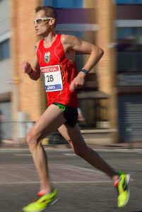 Long-distance endurance runner competing