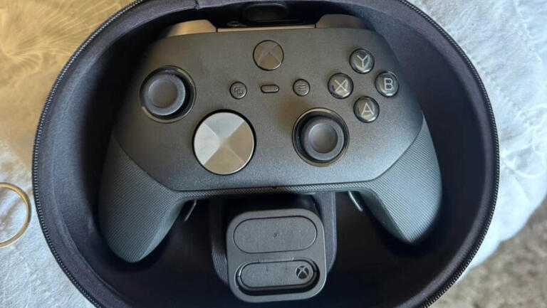 Xbox Elite Series 3: Touchscreen LCD, Factory Leaks, and Everything We Know