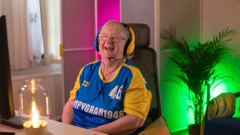Cath Bowie grumpygran1948 at her gaming setup for her official Guinness World Record on Fortnite
