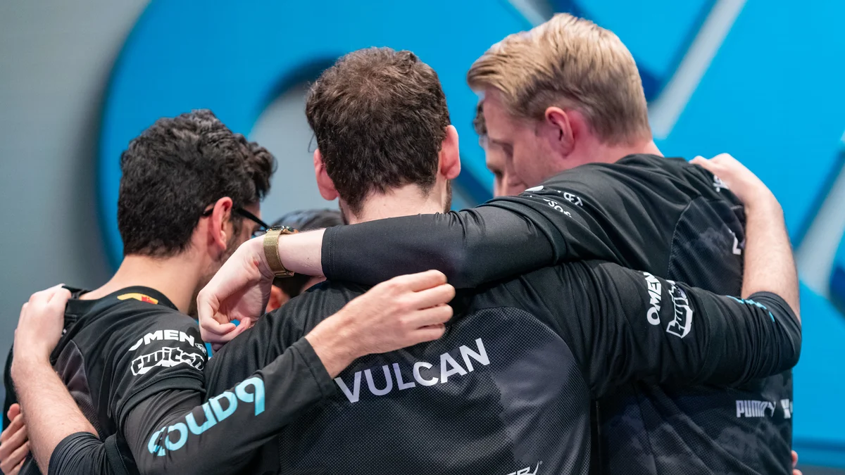 Philippe Vulcan Laflamme and his Cloud9 teammates in a stage huddle during the LCS