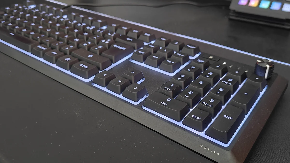 Corsair Skiff 100 Plus rotary volume dial and numpad