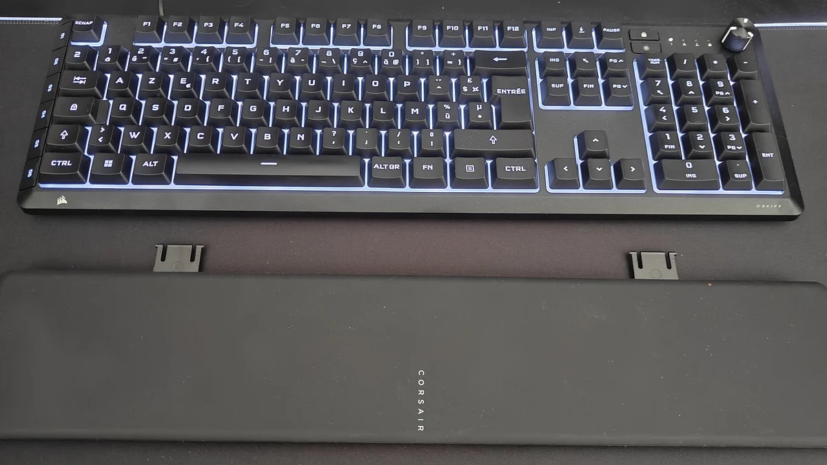 Corsair Skiff 100 Plus detachable soft-touch wrist rest