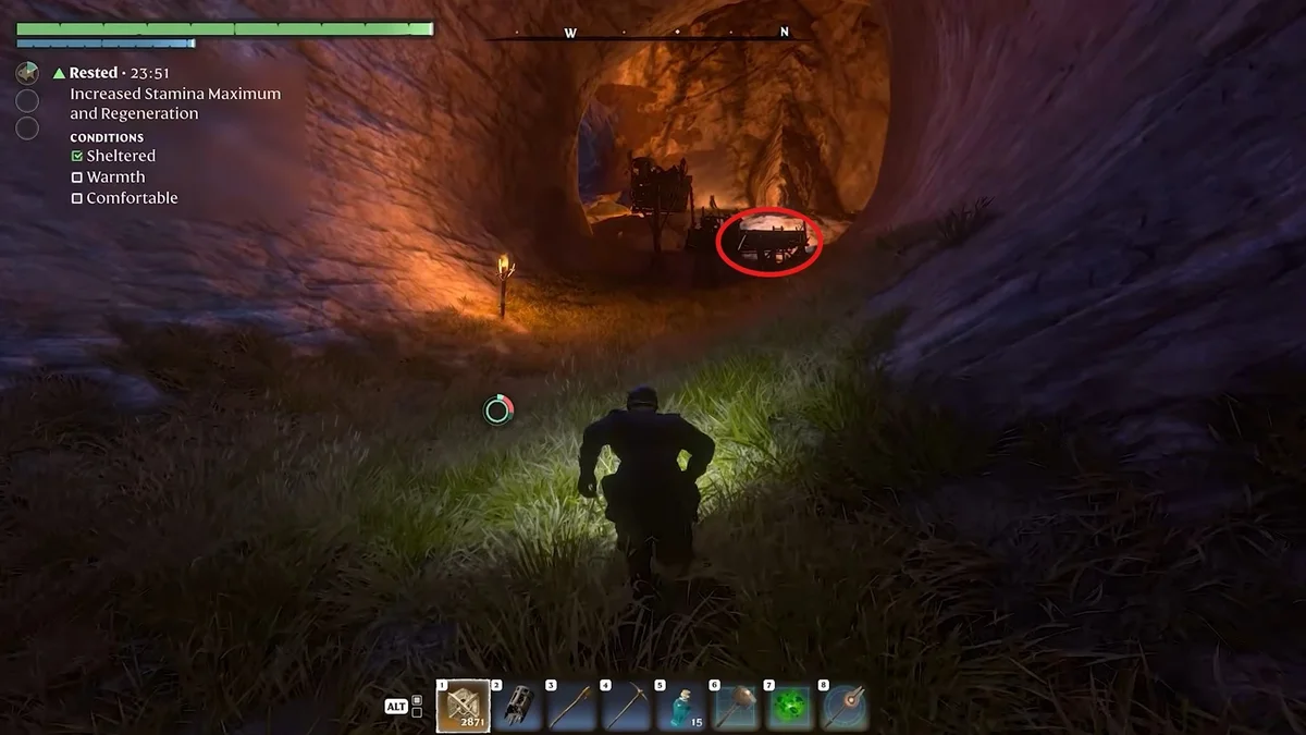 Mothling Pants chest location on the elevated platform at the end of the tunnel in Enshrouded 1.0