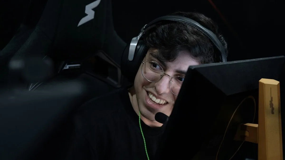 Kaiky noway Santos smiling on LAN with Imperial Esports during Counter-Strike 2 playoffs