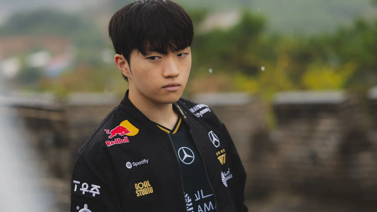 Keria in his T1 jersey after overtaking Faker with 1,022 career assists at Worlds 2026