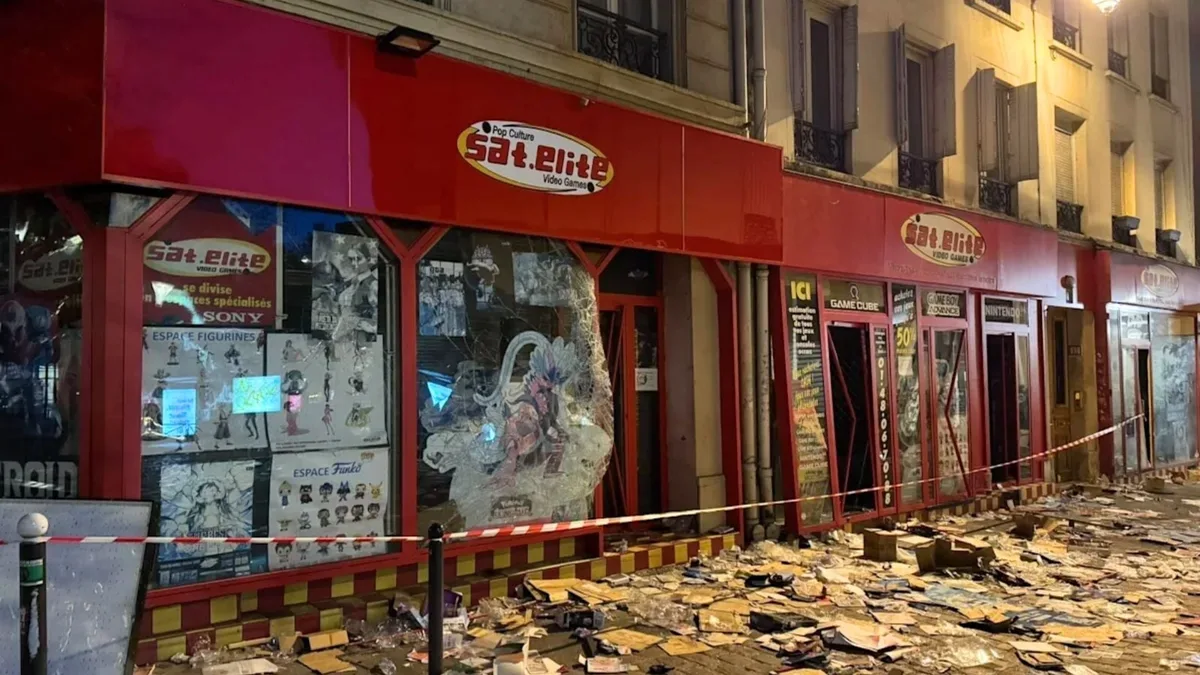 Sat.Elite Boulevard Voltaire Paris gaming store looted October 17 2026 Shattered storefronts of Sat.Elite Video Games on Boulevard Voltaire in Paris after the October 17, 2026 looting