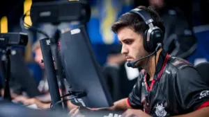 Álvaro SunPayus García competing on stage in Counter-Strike 2